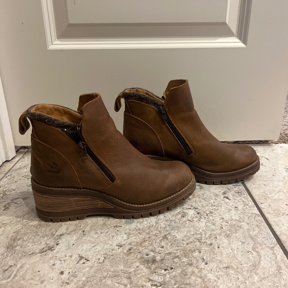 Bullboxer leather brown wedge bootie